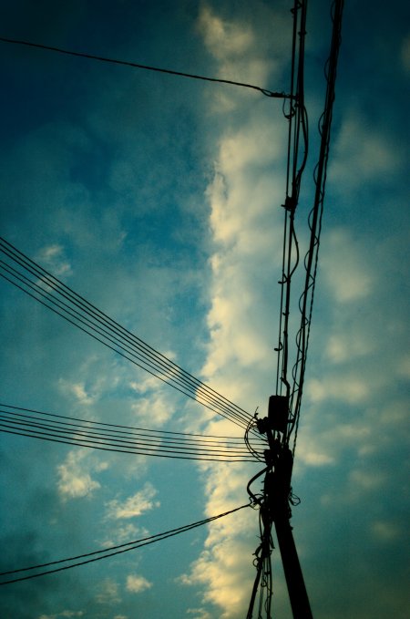 雲と電柱と電線:千代崎