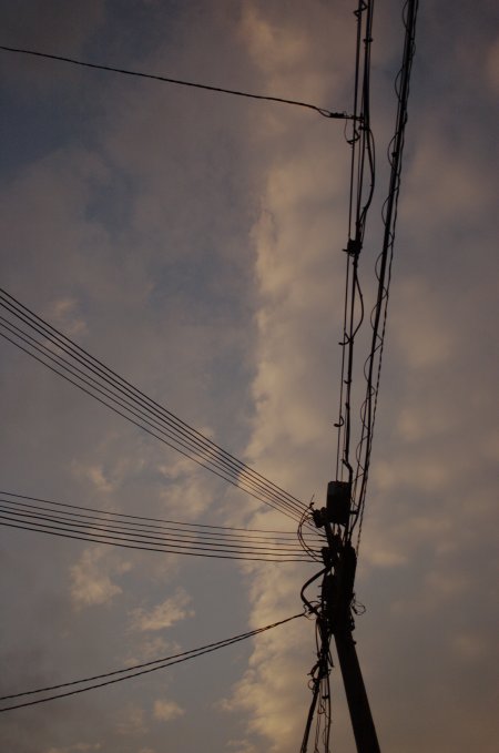 雲と電柱と電線:千代崎